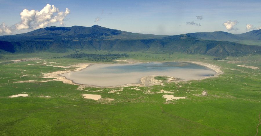 Кратер Нгоронгоро и озеро Магади
